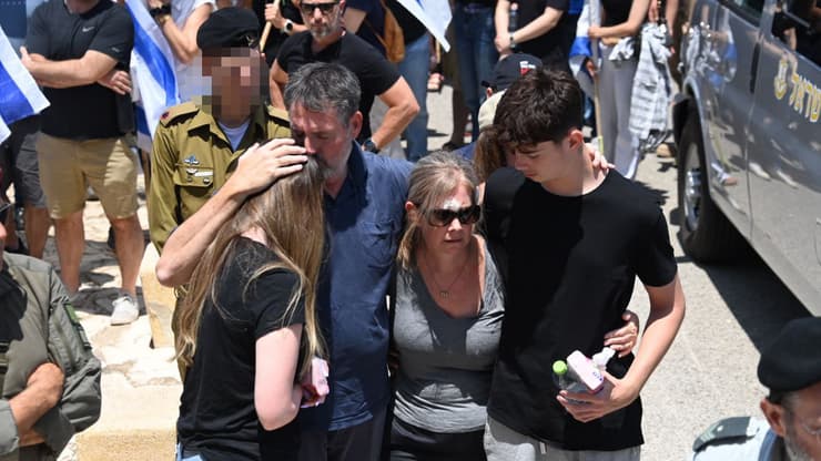 הלווייתו של סמ״ר יואב רוור בבית העלמין האזרחי שדה ורבורג