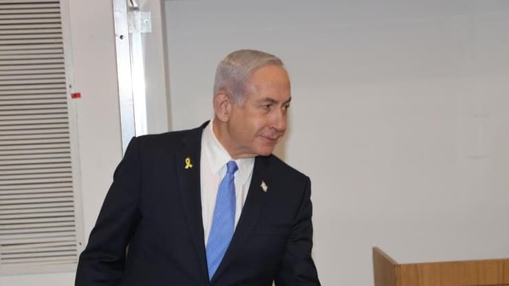 נתניהו במשפטו (צילום: יריב כץ) נתניהו נכנס לדיון החקירה הנגדית