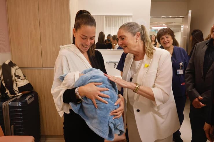 אשת הנשיא, גב' מיכל הרצוג בביקור באגף נשים ויולדות בביה"ח וולפסון