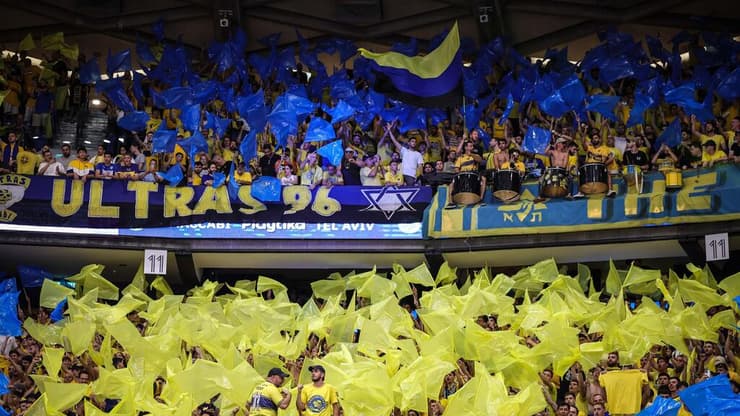 אוהדי מכבי ת"א (צילום: עוז מועלם) אוהדי מכבי ת"א