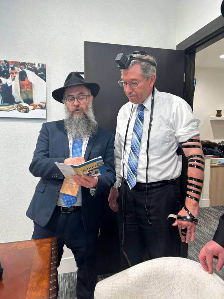 הנחת תפילין מרגשת