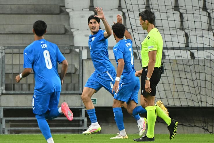 גאנדלמן חוגג אחרי השער של ישראל