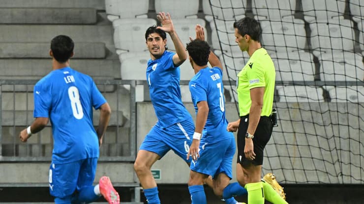 גאנדלמן חוגג אחרי השער של ישראל