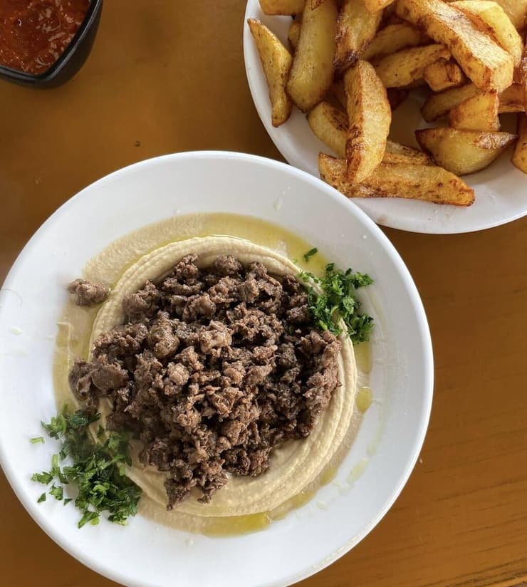 חומוס עם בשר באבו אליאס