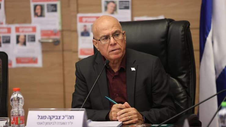 "מעמד הוועדה עלול להיפגע". היו"ר צביקה פוגל (צילום: אלכס קולומויסקי ) הוועדה לביטחון לאומי בנושא פגיעה במשפחות החטופים ברשתות החברתיות