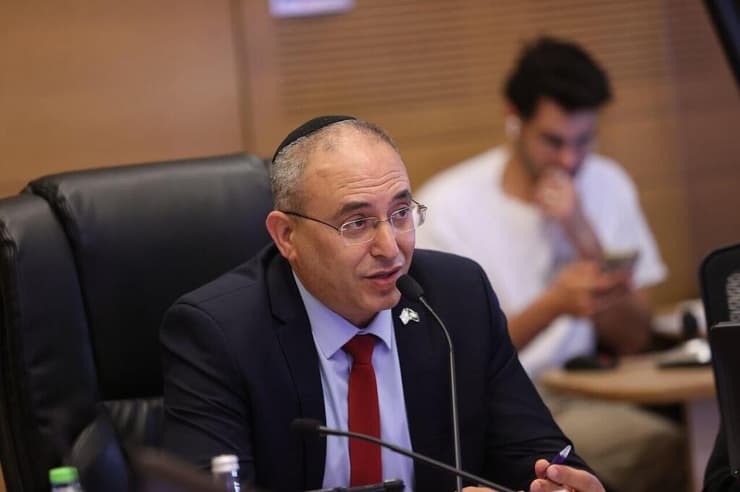 ח"כ רביבו. ביקש להדיח את אגמון (צילום: אלכס קולומויסקי) ח"כ אליהו רביבו למשפחות החטופים: "אני רק סקרן לדעת מה תעשו ביום- יום שלכם אחרי שכולם יושבו".