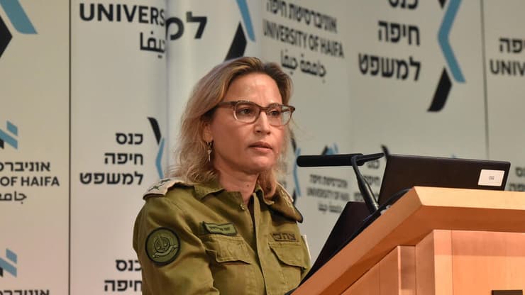 החשד: היעלמותה נועדה ליצור "מסך עשן". תומר-ירושלמי (צילום: שרון צור) הפרקליטה הצבאית הראשית, אלופה יפעת תומר-ירושלמי