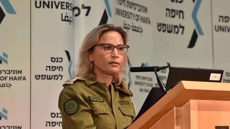 אקט חריג, בעת מלחמה. הפצ"רית המתפטרת יפעת תומר ירושלמי (צילום: שרון צור) הפרקליטה הצבאית הראשית, אלופה יפעת תומר-ירושלמי