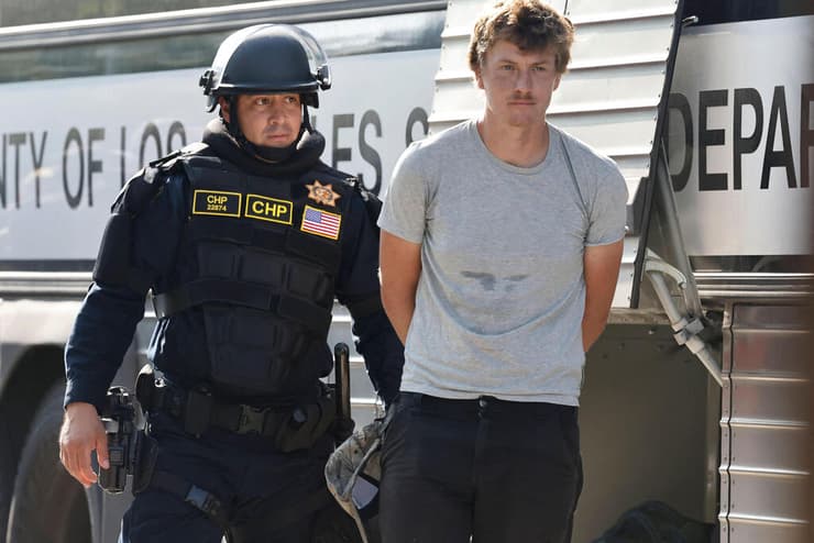 מעצר מפגין ב לוס אנג'לס קליפורניה ארה"ב הפגנה נגד גירוש מהגרים