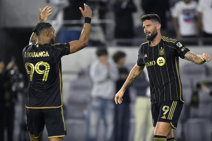 לוס אנג'לס FC עלתה ברגע האחרון. ז'ירו ובואנגה חוגגים (צילום: Orlando Ramirez/Getty Images) לוס אנג'לס FC עלתה ברגע האחרון. אוליבייה ז'ירו ודניס בואנגה חוגגים