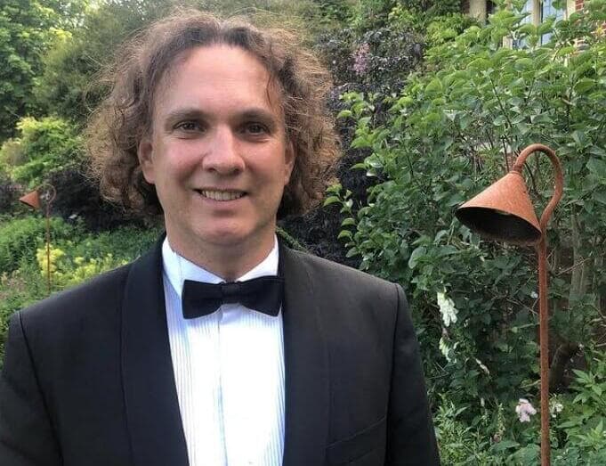 עוזיאל אינציו-שטך מורה מברלין גרמניה שהתמודד עם השפלות אחרי שיצא מהארון בבית ספר של מהגרים