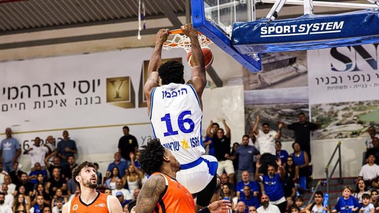 הופמן שובר את הסל