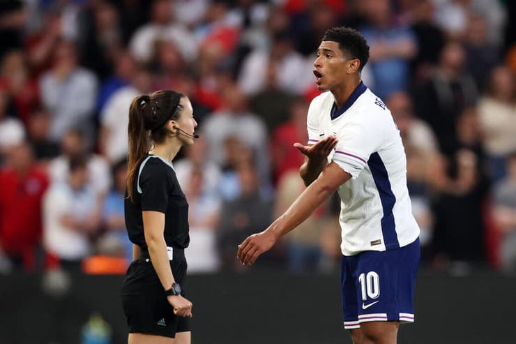 בלינגהאם מתווכח עם השופטת