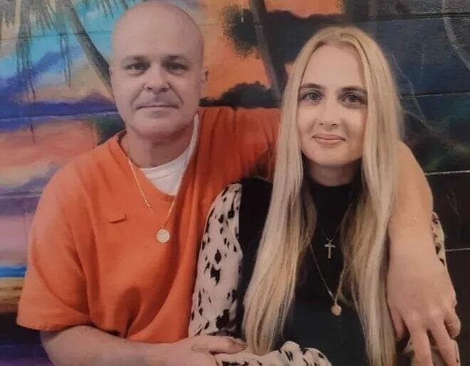 וויינרייט ואשתו סמנתה. "אני בר מזל. האהבה חזקה מהמוות, אהבתנו תימשך לנצח" ארה"ב נידון למוות אנתוני וויינרייט עם אשתו סמנתה