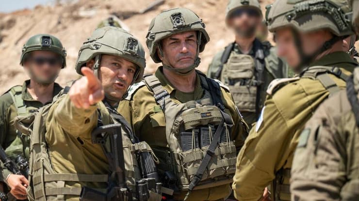 "היה יותר פשוט אם התכנון היה טוב יותר. לא משימה שגדולה על הצבא החכם שלנו" (צילום: דובר צה"ל) הרמטכ"ל אייל זמיר סייר בשטח בצפון רצועת עזה