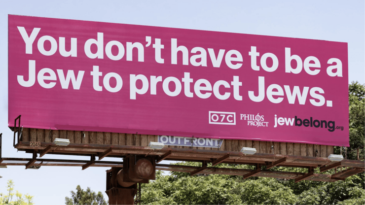 "אתה לא חייב להיות יהודי כדי להגן על יהודים". שלט של jewbelong (צילום: jewbelong) שלט של jewbelong