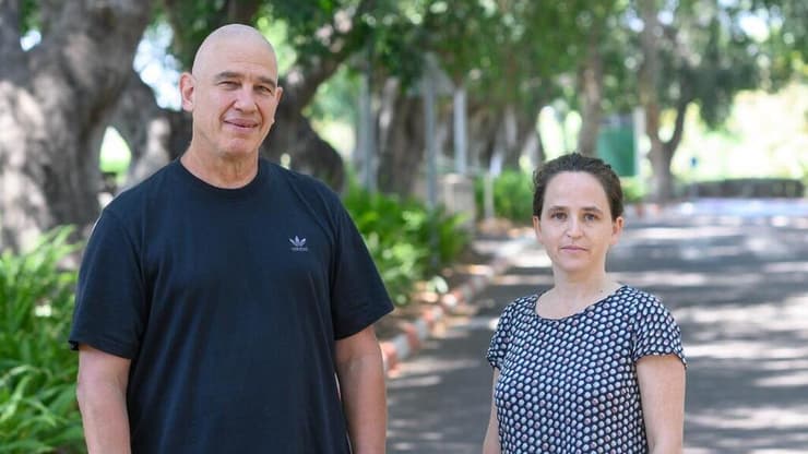 "הנשימה היא כלי חזק מאוד". פרופ' נעם סובל ותמנע סורוקה נוימן (צילום: אוהד הרכס, מכון ויצמן למדע) פרופ' נעם סובל ותמנע סורוקה נוימן
