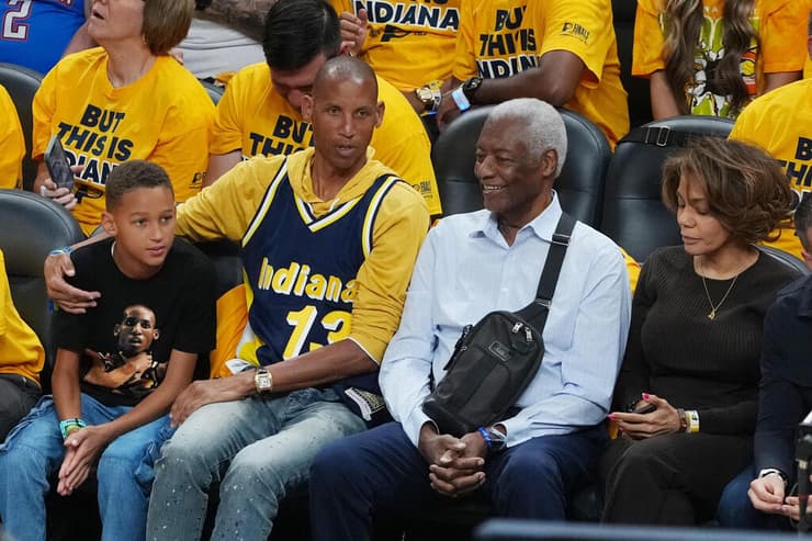 רג'י מילר ואוסקר רוברטסון הגיעו לעודד את אינדיאנה