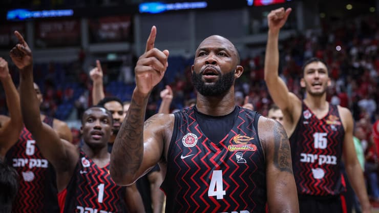 שחקני הפועל ירושלים חוגגים