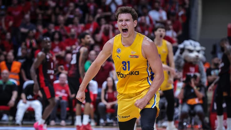 יעזוב את מכבי ת"א? יוקובאיטיס (צילום: עוז מועלם) הפועל ירושלים מכבי ת"א משחק מספר 2 יוקובאיטיס