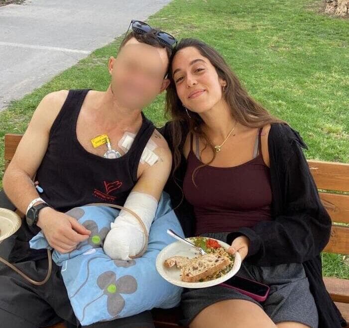 סגן א', קצין ביחידת יהל"ם שאיבד את ידו בעזה וממשיך לנגן בפסנתר