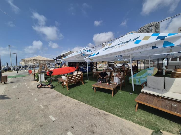 בית קפה צמוד לחוף