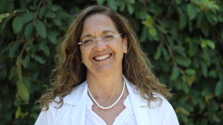 "שיקום זה לא רק עניין פיזי. האמונה שלנו מסייעת למטופלים להאמין בעצמם". פרופ' אביטל הרשקוביץ (קרדיט: באדיבות בית רבקה) פרופ' אביטל הרשקוביץ