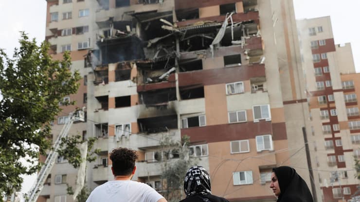 נזקים נזקי הרס שהיד טהרן איראן תקיפה אווירית תקיפות אוויריות חיל האוויר עשן מבצע עם כלביא מבנה מגורים