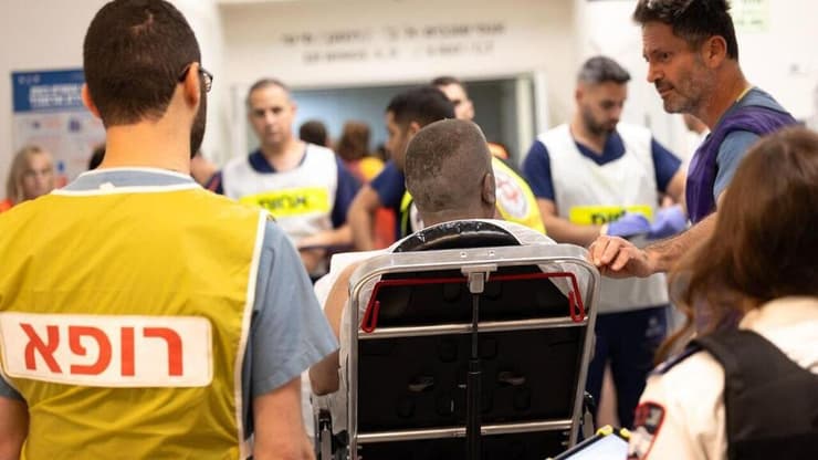 טיפול רפואי בפצועים בימי עם כלביא בבית החולים איכילוב (צילום: ג'ני ירושלמי דוברות איכילוב) טיפול רפואי בפצועים בבית החולים איכילוב