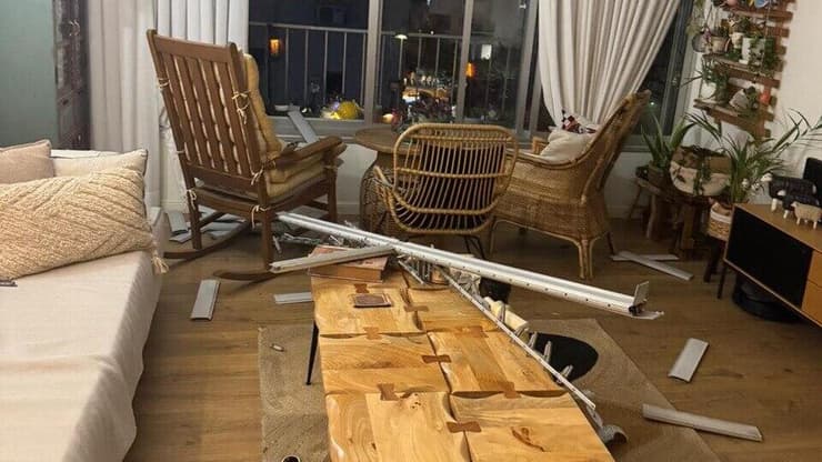 דירה שניזוקה כתוצאה מפגיעה ישירה ברמת גן