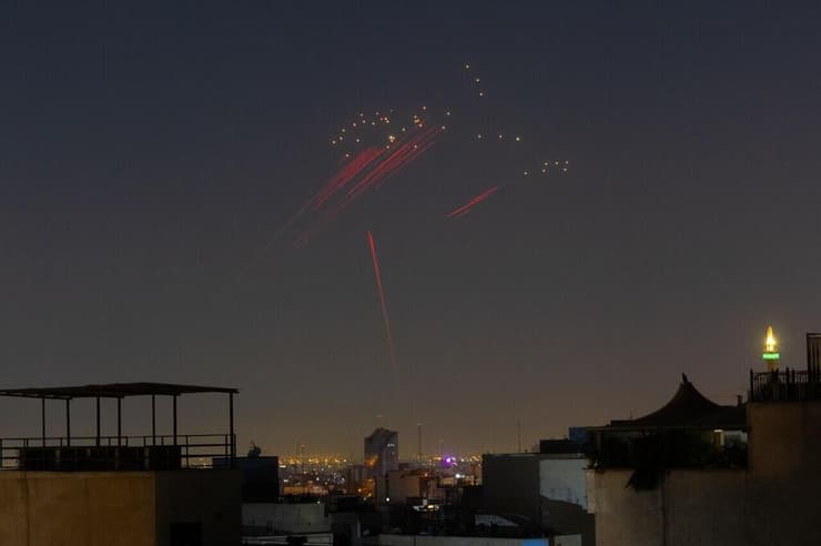 ההגנה האווירית האיראנית בשמי טהרן, הלילה רגעי שיגור הטילים מטהרן