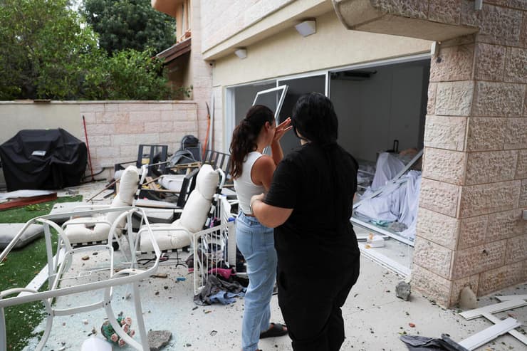 צילום: REUTERS/Ronen Zvulun פגיעה ישיר במרכז