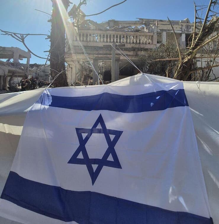 ההריסות בזירת הפגיעה הישירה בראשון לציון