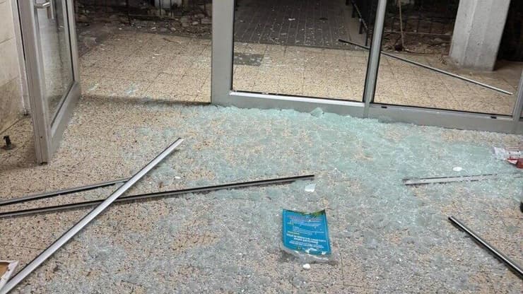 דירה שניזוקה כתוצאה מפגיעה ישירה ברמת גן