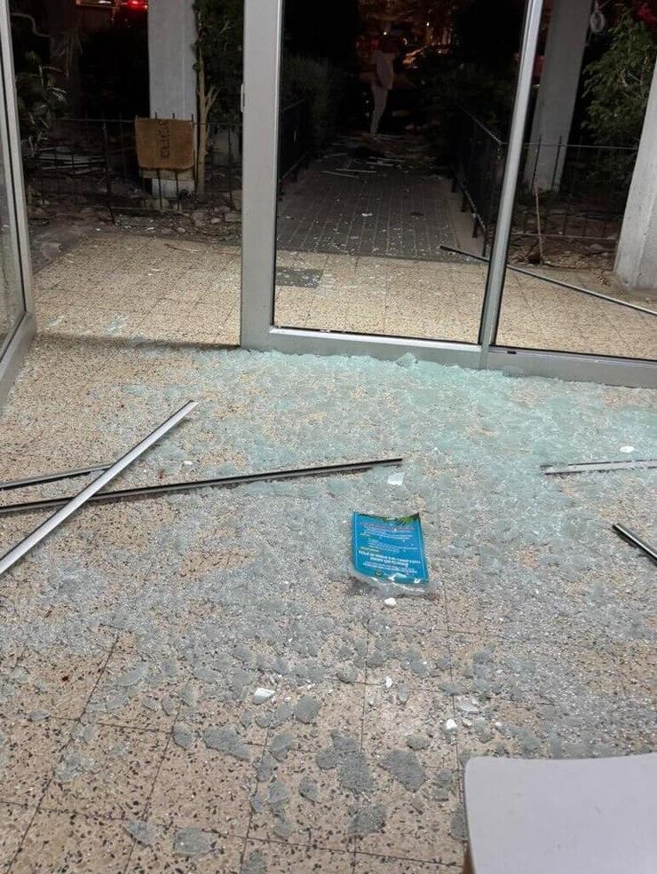 דירה שניזוקה כתוצאה מפגיעה ישירה ברמת גן