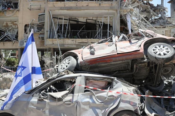 הזירה הבוקר ברמת גן (צילום: מוטי קמחי) הבוקר לאחר הנפילה ברמת גן