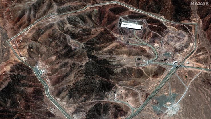 צילום לוויין של אזור הכור בפורדו (צילום: AFP PHOTO / Satellite image ©2025 Maxar Technologies) צילום לוויין של הרים מעל מתקן ההעשרה התת-קרקעי ב פורדו 14 ביוני בצל מבצע עם כלביא של ישראל נגד איראן