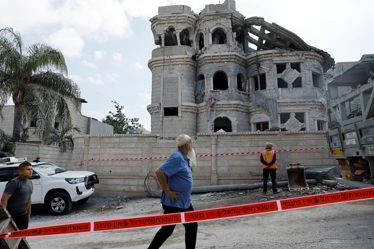 נזקי הפגיעה הישירה בטמרה (צילום: רויטרס/REUTERS/Ammar Awad) נזקי הפגיעה הישירה בטמרה