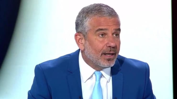 ינון מגל ב"פטריוטים"