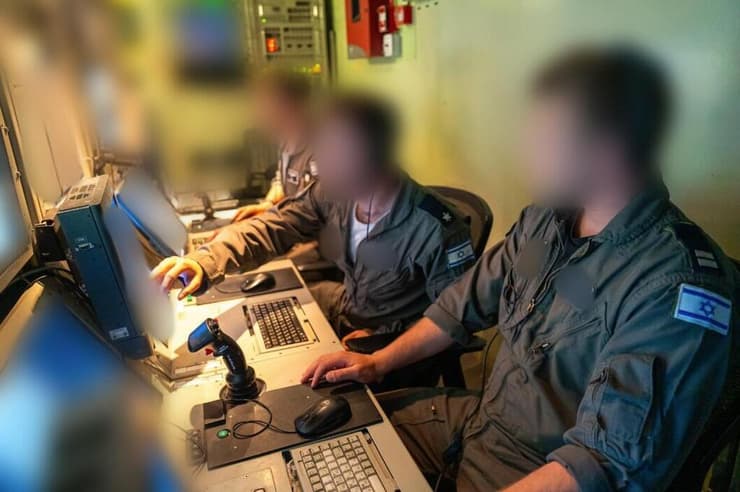 פעילות טייסי חיל האוויר במהלך מבצע "עם כלביא" (צילום: דובר צה"ל) פעילות טייסי חיל האוויר במהלך מבצע "עם כלביא" להשמדת אתרי הגרעין האיראני באיראן