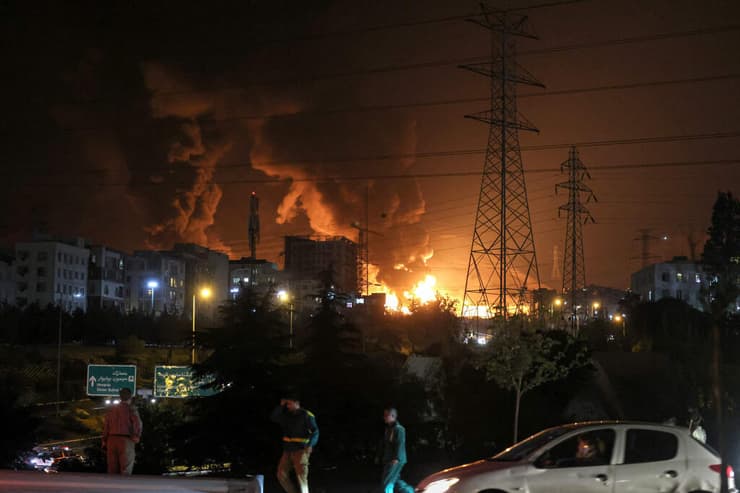 מיכל נפט שהותקף באזור שהראן, טהרן