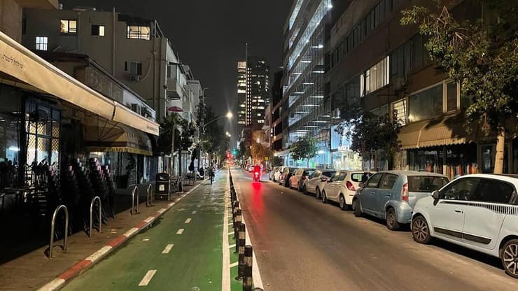 מדרחוב נחלת בנימין בזמן המלחמה (צילום: ליהיא גורדון ) מדרחוב נחלת בנימין, תל אביב