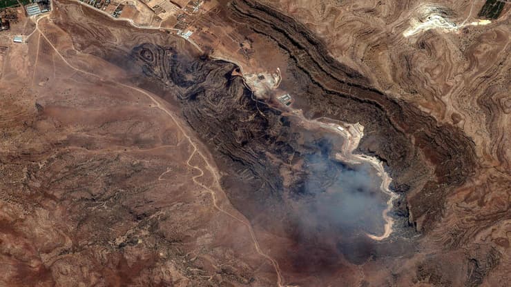 צילום לוויין 15 ביוני של השריפות ב מתקני טילים ב שיראז בתקיפה של חיל האוויר ב מבצע עם כלביא של ישראל נגד איראן