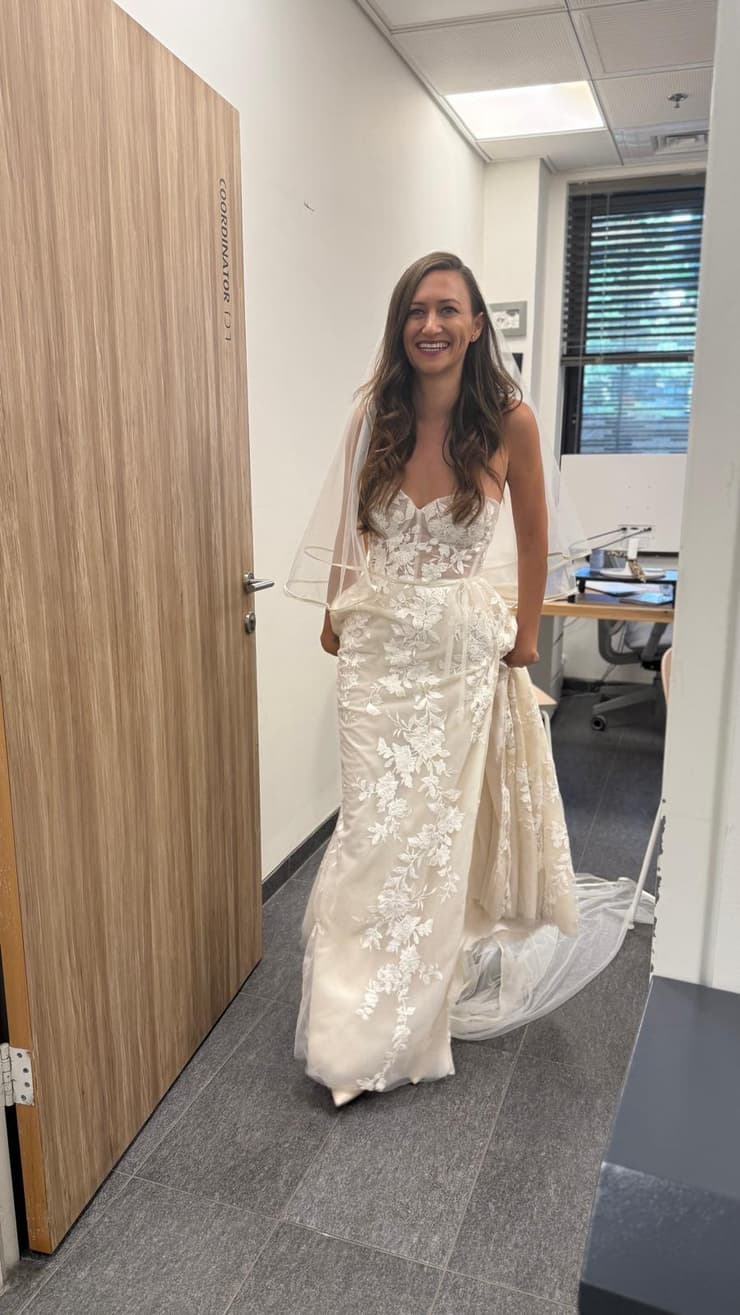 קרין פתיה מתארגנת על הגג של הקאנטרי קלאב (צילום: עדי ערוסי) קרין פתיה ואלירן בינמן