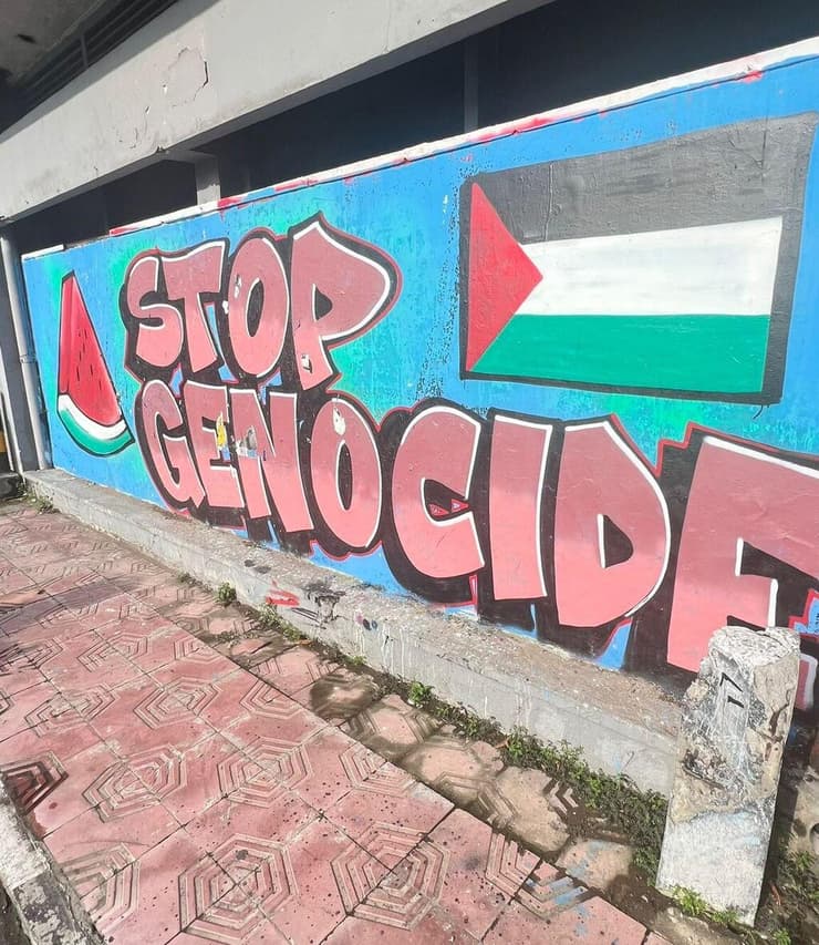 גרפיטי נגד ישראל באינדונזיה (צילום: מהאלבום הפרטי) גרפיטי נגד ישראל באינדונזיה