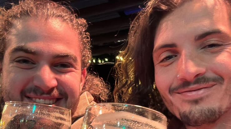 לירון (מימין) בתקרית הבר באירלנד (צילום: מהאלבום הפרטי) בתקרית הבר באירלנד