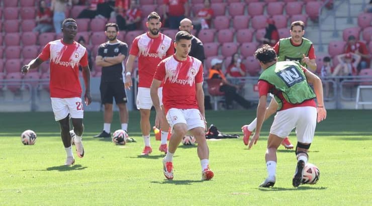 תשעה שחקנים בלבד באימון הפתיחה. שחקני הפועל באר-שבע