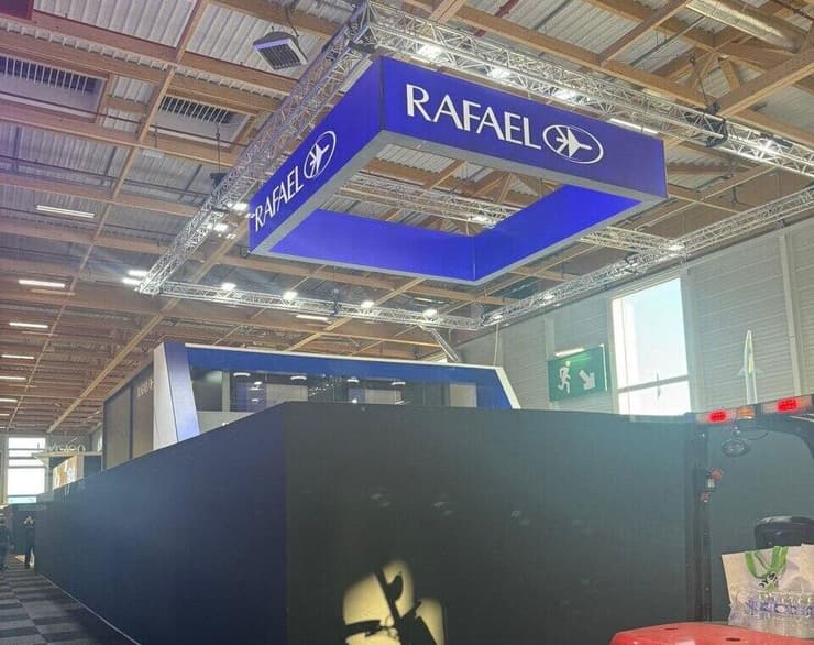 ביתן רפאל שנחסם בסלון האווירי בצרפת הביתן הישראלי שנחסם בתערוכה בצרפת