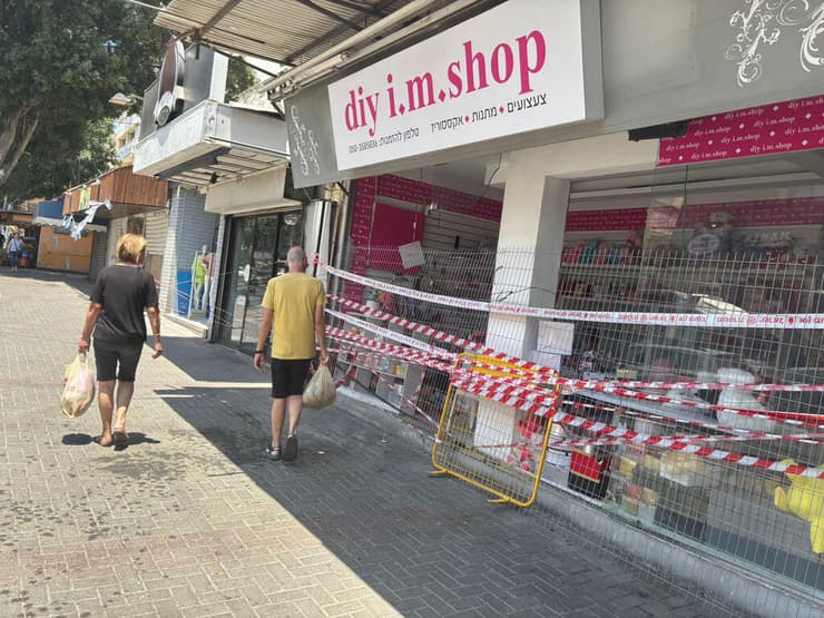 עסקים ברחובות שנפגעו מהתקיפות (צילום: מאיר תורג'מן) עסקים ברחובות שנפגעו מהתקיפות