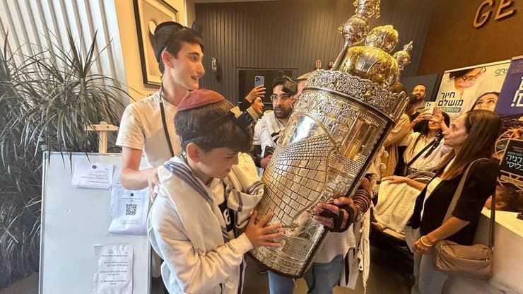 בנה של מרב מילר חוגג בר מצווה בגיאורגיה (צילום: תומר היימן) בנה של מרב מילר חוגג בר מצווה בגיאורגיה